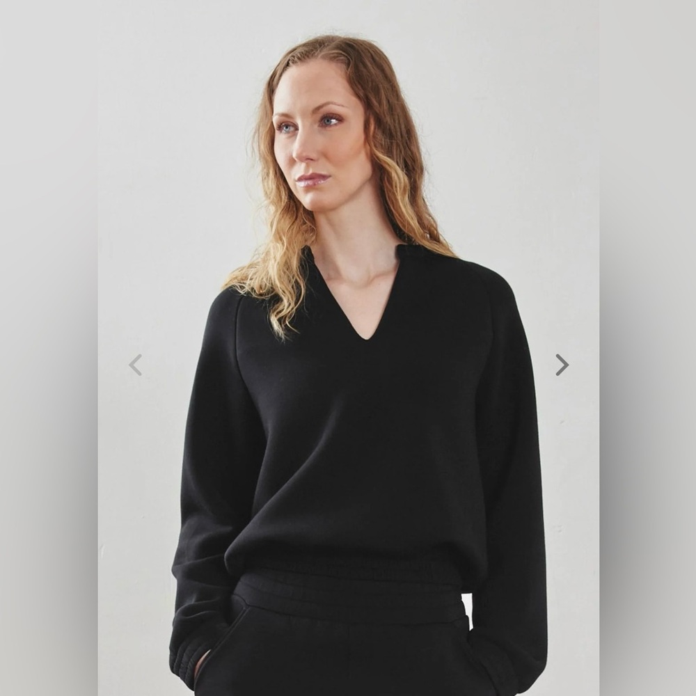 Athena Leze The Label Black V-Neck Sweater (cloudlite)